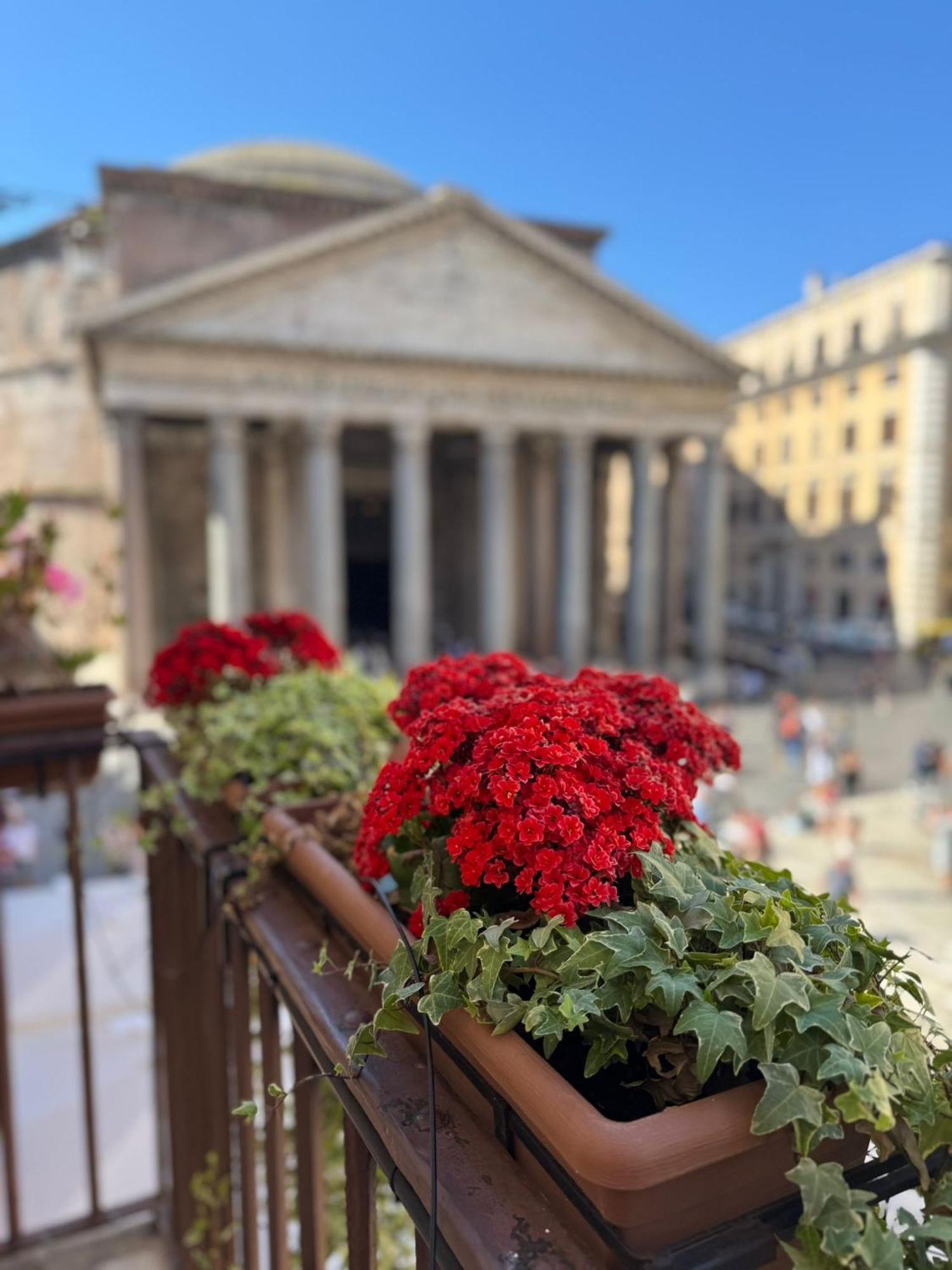 Pantheon Balcony Morgana Suite Рим Екстер'єр фото