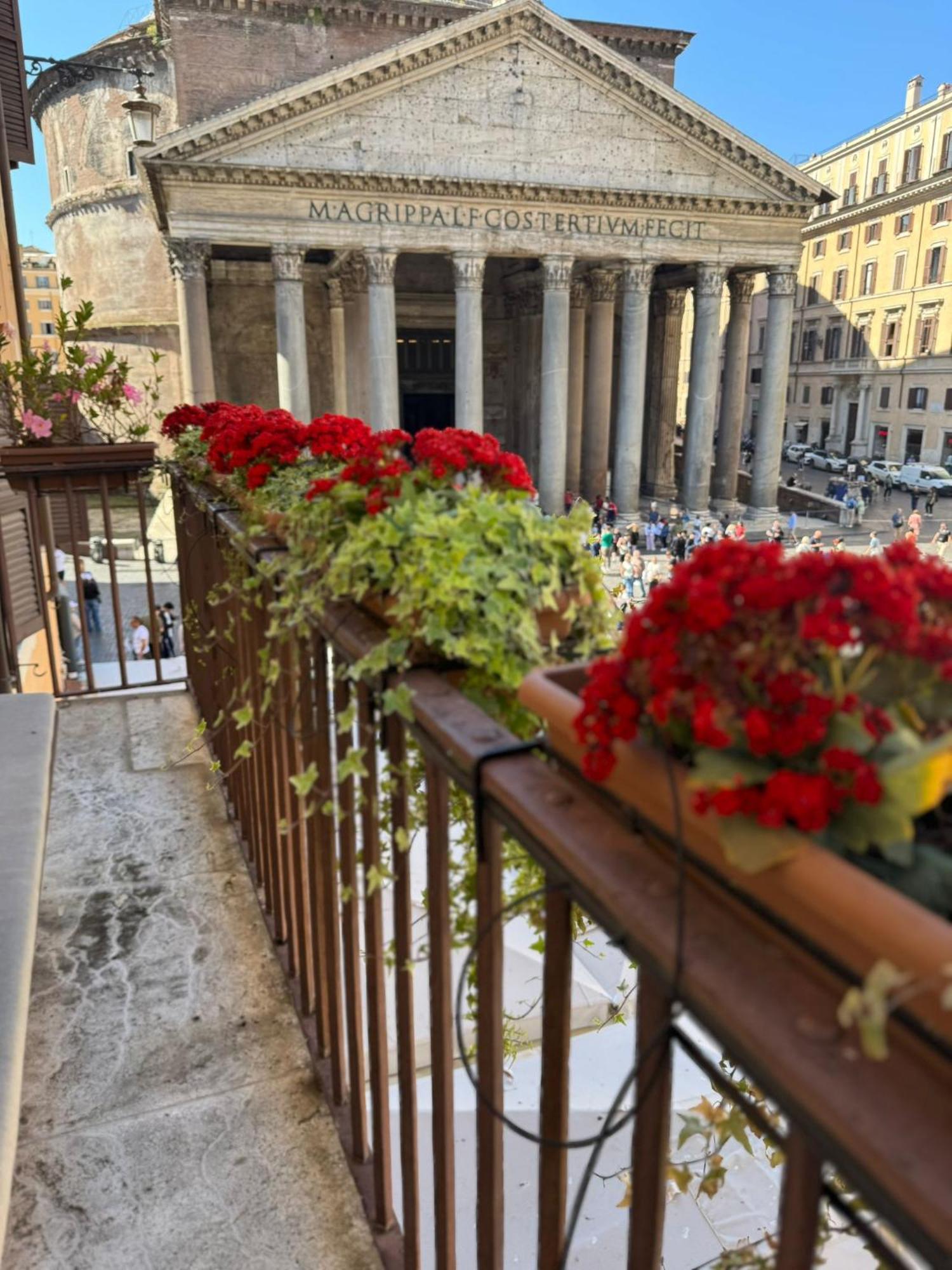 Pantheon Balcony Morgana Suite Рим Екстер'єр фото